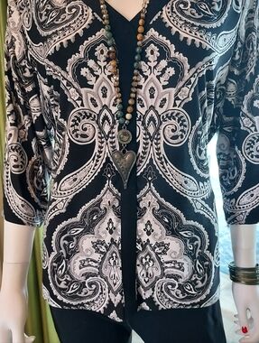INC Iternational Concepts Black & White Paisley V-Neck Polyblend Blouse. Sz. XL.